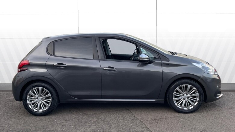 Peugeot 208 1.2 PureTech 82 Signature 5dr [Start Stop] Petrol Hatchback